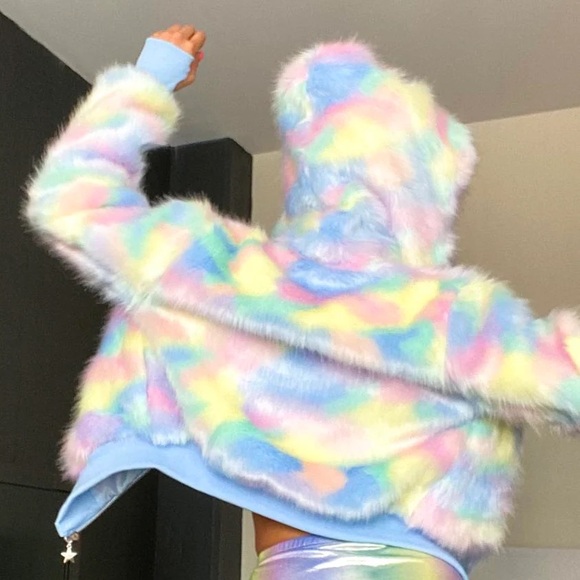 Faux fur candy pastel rainbow ombré hooded jacket size medium - Picture 4 of 6